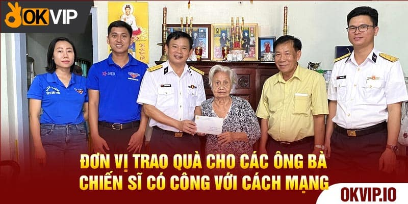 The unit gives gifts to soldiers and women who have contributed to the revolution